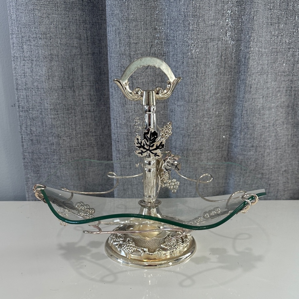 Silver and Glass Decorative fruit, candies or snacks Stand.